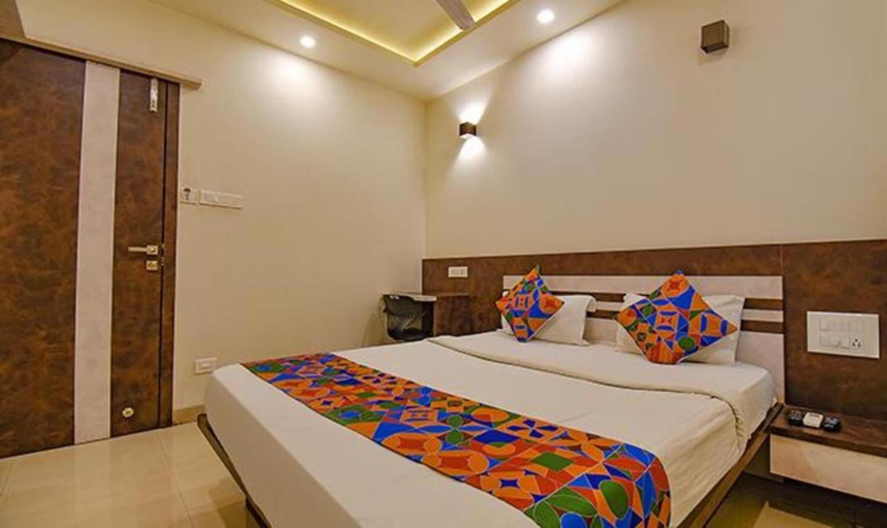 FabHotel Royce Studio Apartments Pune Esterno foto
