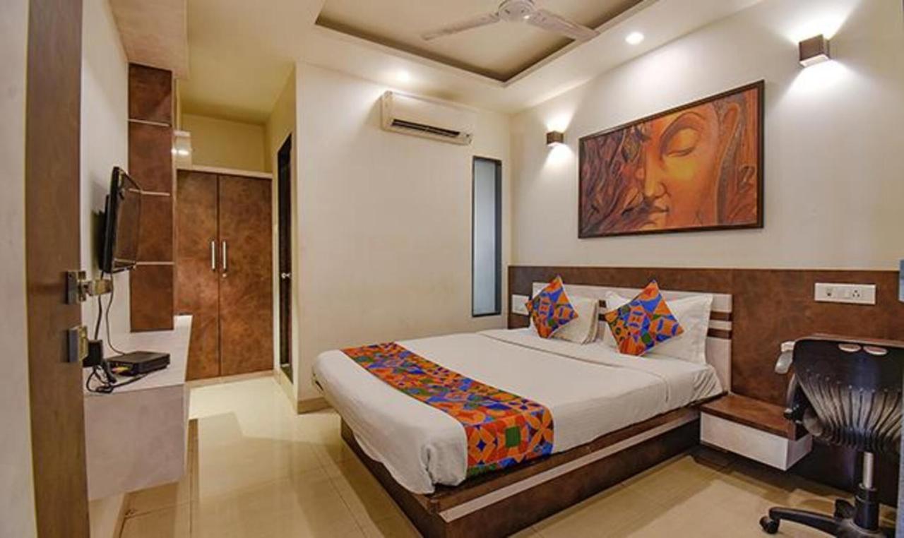 FabHotel Royce Studio Apartments Pune Esterno foto