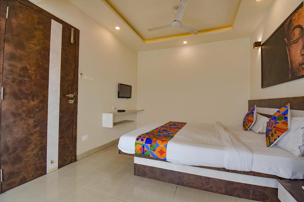 FabHotel Royce Studio Apartments Pune Esterno foto