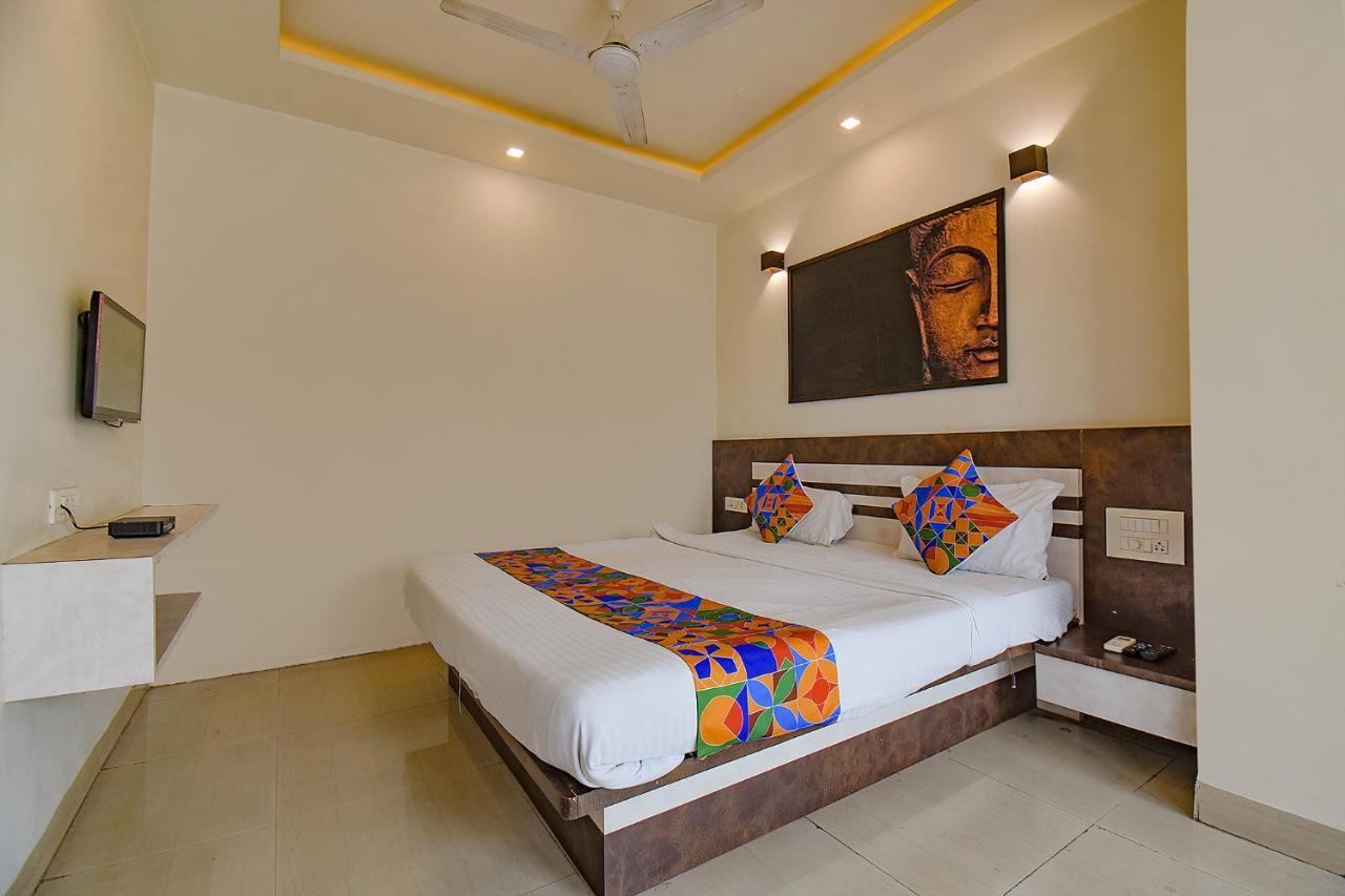 FabHotel Royce Studio Apartments Pune Esterno foto
