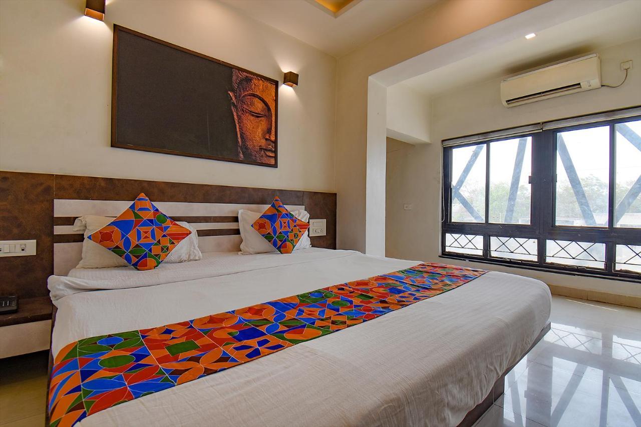 FabHotel Royce Studio Apartments Pune Esterno foto