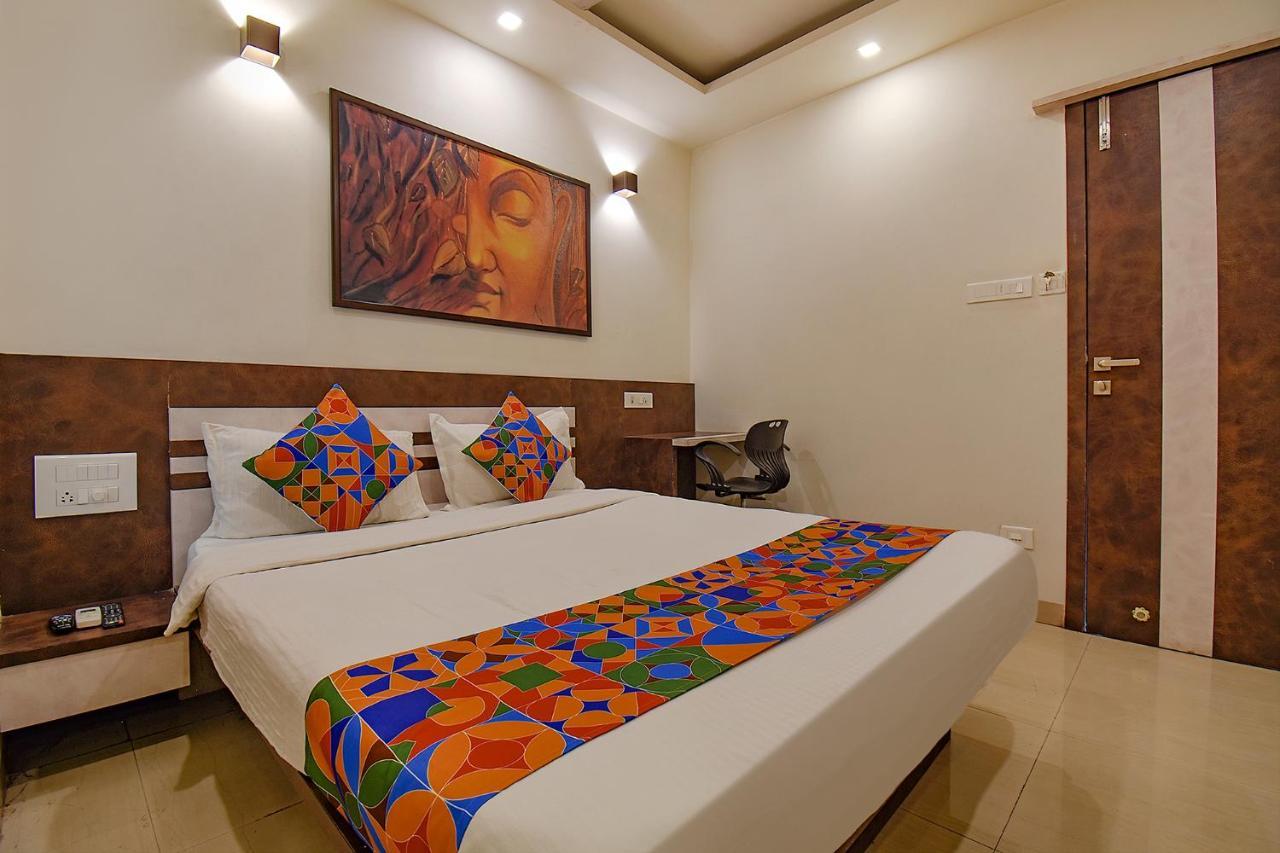 FabHotel Royce Studio Apartments Pune Esterno foto
